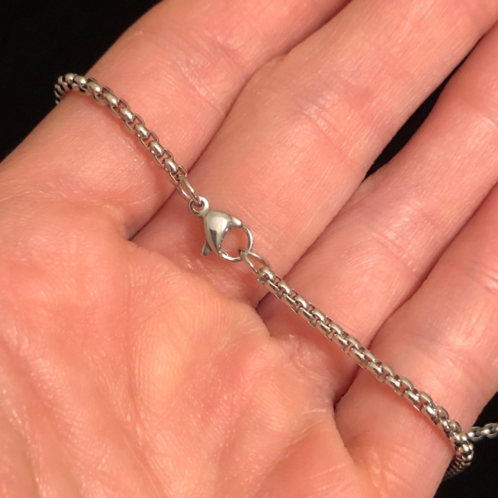 Silver Tone Wolf Head Pendant Necklace - Picture 6 of 10
